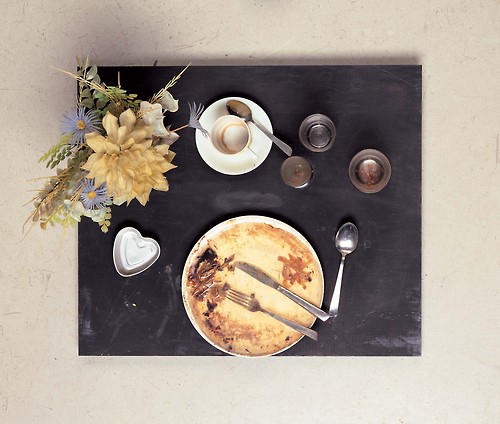 Spoerri: &quot;31 variations of of a meal&quot; ( the table of Roy Lichtenstein)